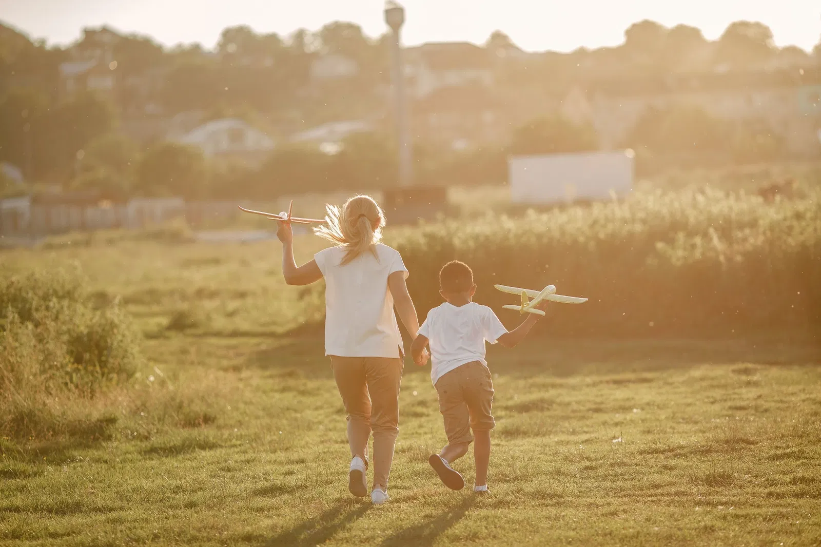 Famiglia all’esterno della propria abitazione